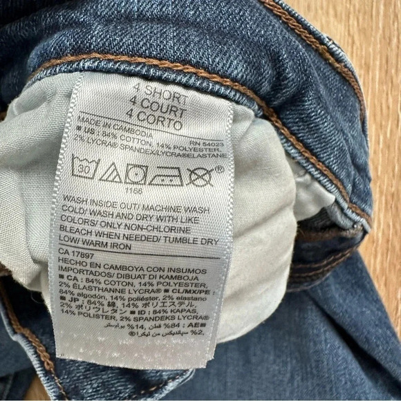 Old Navy Women’s Medium Wash Mid-Rise Straight Leg Denim Size 4 Short GUC - Picture 5 of 6